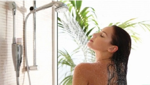 Có nên vừa tắm vừa bật bình nóng lạnh?